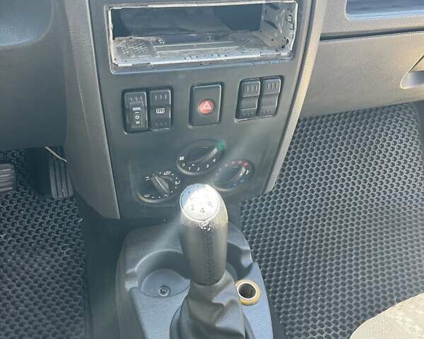 Синий Дачия Логан, объемом двигателя 1.39 л и пробегом 255 тыс. км за 3100 $, фото 3 на Automoto.ua