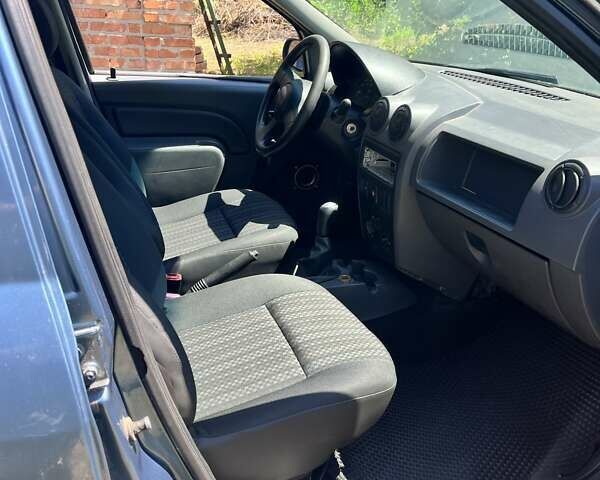 Синий Дачия Логан, объемом двигателя 1.39 л и пробегом 255 тыс. км за 3100 $, фото 5 на Automoto.ua