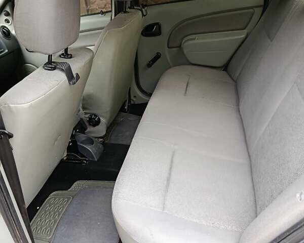 Синий Дачия Логан, объемом двигателя 1.4 л и пробегом 205 тыс. км за 3300 $, фото 6 на Automoto.ua