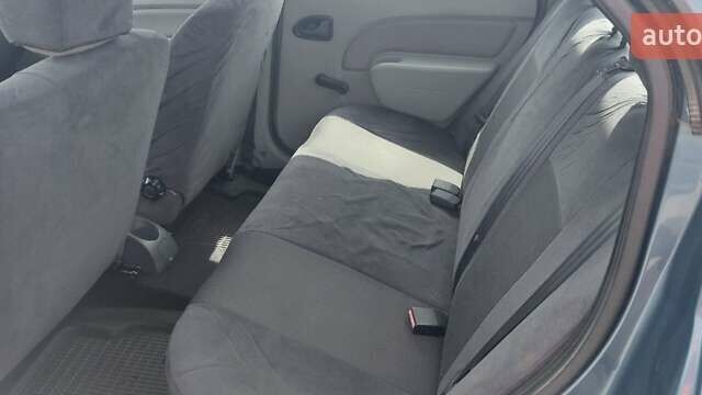 Синий Дачия Логан, объемом двигателя 1.39 л и пробегом 178 тыс. км за 4100 $, фото 7 на Automoto.ua