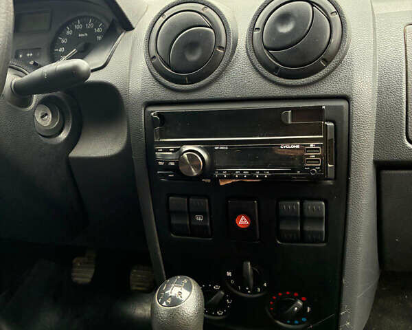 Синий Дачия Логан, объемом двигателя 1.4 л и пробегом 240 тыс. км за 3200 $, фото 13 на Automoto.ua