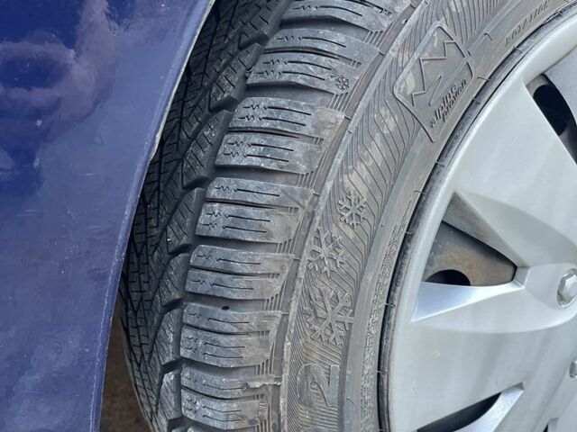 Дачия Логан 2007 в Одессе на Automoto.ua Синий Дачия Логан, объемом двигателя 1.4 л и пробегом 310 тыс. км за 2100 $, фото 4 на Automoto.ua