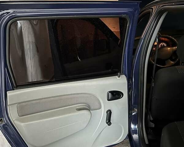 Синій Дачія Logan, об'ємом двигуна 1.4 л та пробігом 166 тис. км за 4500 $, фото 7 на Automoto.ua