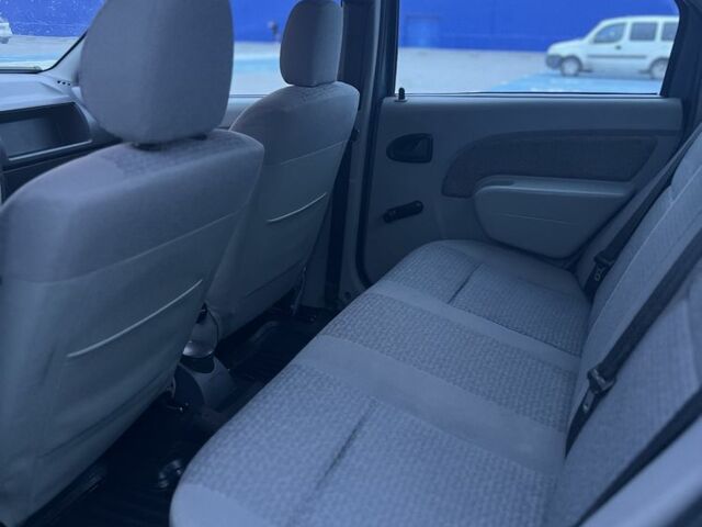 Синий Дачия Логан, объемом двигателя 1.6 л и пробегом 315 тыс. км за 3800 $, фото 13 на Automoto.ua