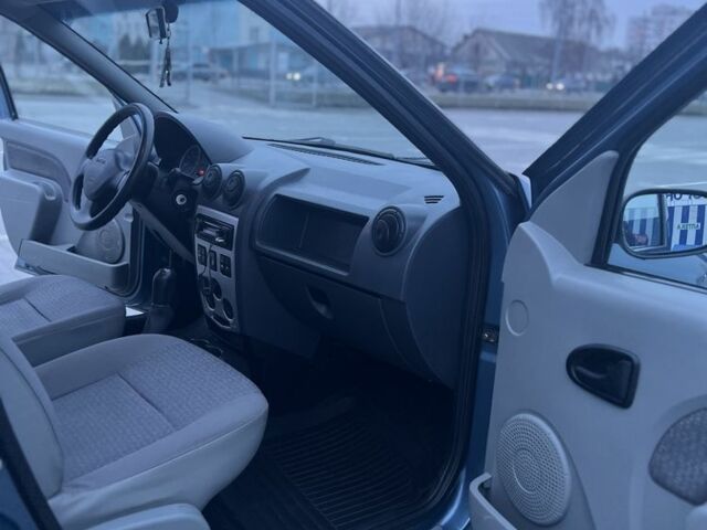 Синий Дачия Логан, объемом двигателя 1.6 л и пробегом 315 тыс. км за 3800 $, фото 19 на Automoto.ua