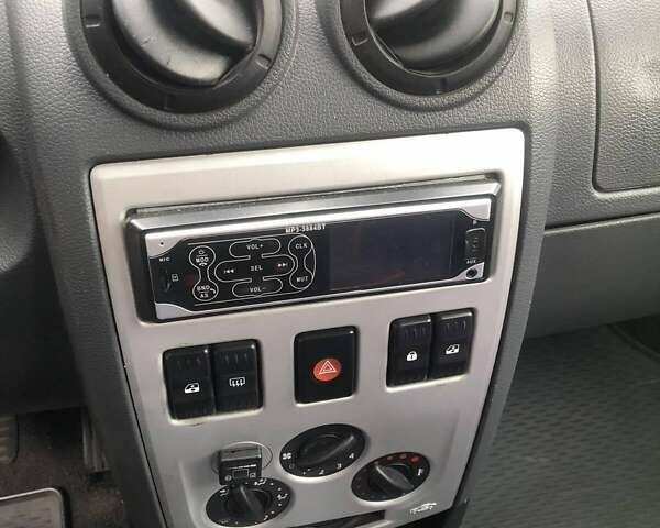 Синий Дачия Логан, объемом двигателя 1.6 л и пробегом 338 тыс. км за 4200 $, фото 12 на Automoto.ua