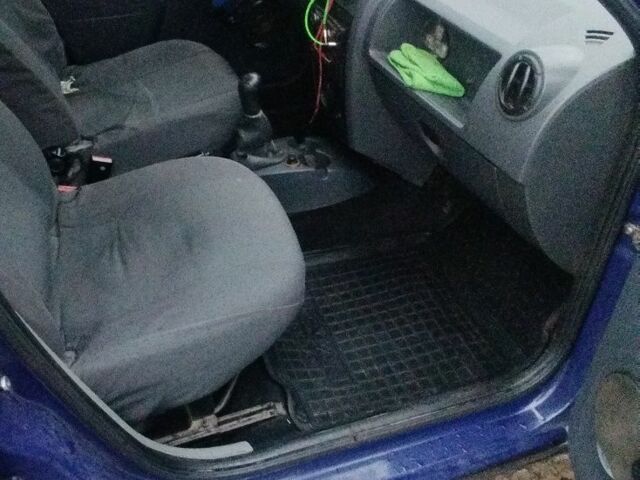 Синий Дачия Логан, объемом двигателя 1.4 л и пробегом 280 тыс. км за 2750 $, фото 14 на Automoto.ua