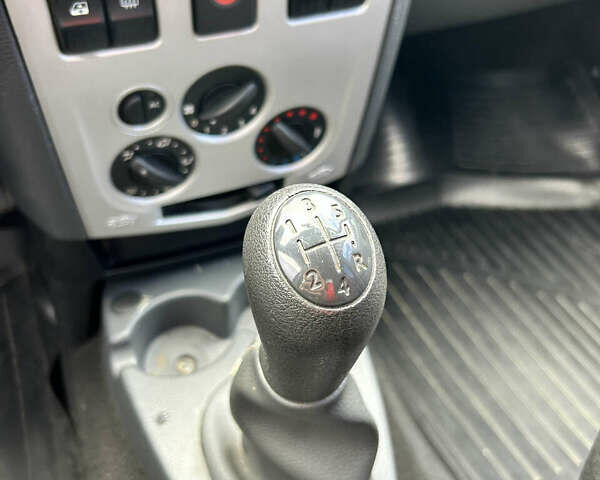 Синий Дачия Логан, объемом двигателя 1.6 л и пробегом 208 тыс. км за 4650 $, фото 18 на Automoto.ua