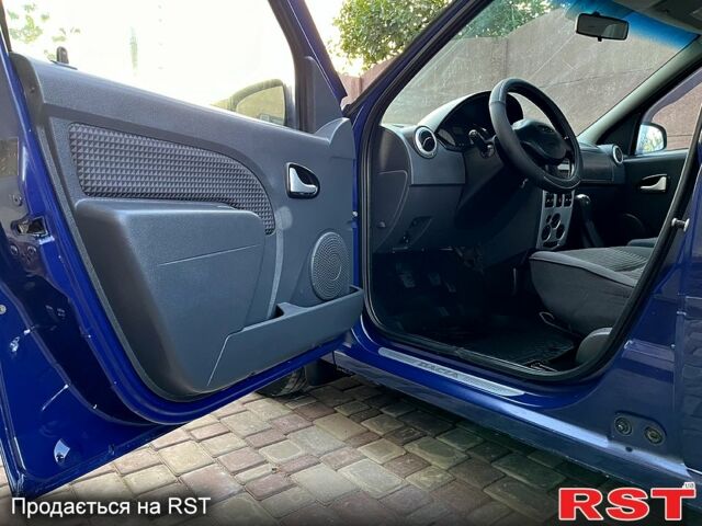 Синий Дачия Логан, объемом двигателя 1.6 л и пробегом 137 тыс. км за 4200 $, фото 3 на Automoto.ua