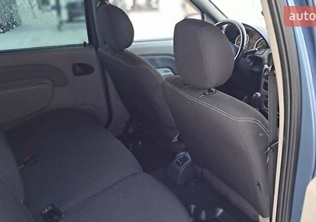 Синий Дачия Логан, объемом двигателя 1.6 л и пробегом 233 тыс. км за 4850 $, фото 51 на Automoto.ua