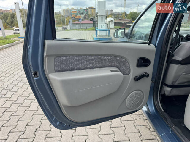 Синий Дачия Логан, объемом двигателя 1.6 л и пробегом 250 тыс. км за 3300 $, фото 14 на Automoto.ua