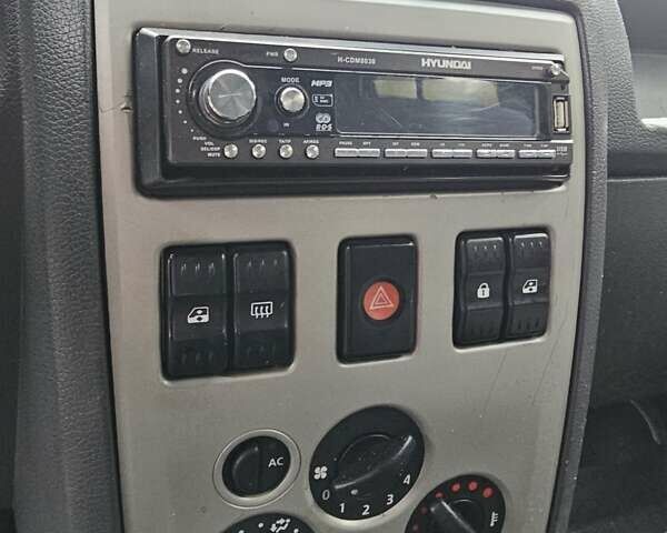 Синий Дачия Логан, объемом двигателя 1.6 л и пробегом 200 тыс. км за 1200 $, фото 12 на Automoto.ua