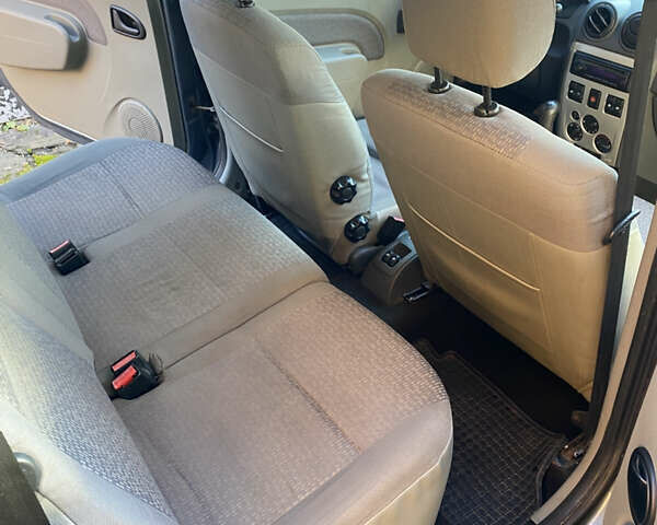 Синий Дачия Логан, объемом двигателя 1.6 л и пробегом 272 тыс. км за 4200 $, фото 9 на Automoto.ua