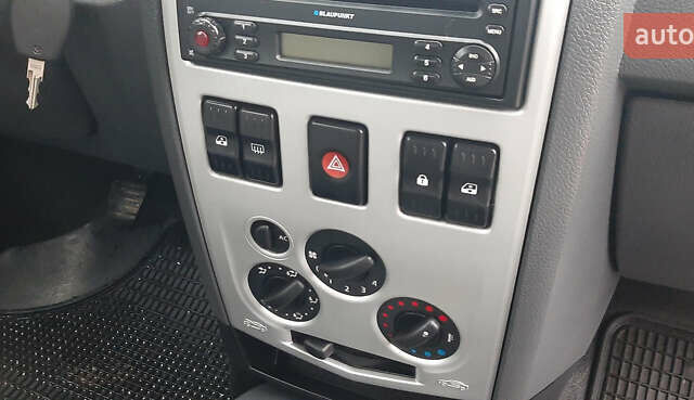 Синій Дачія Logan, об'ємом двигуна 1.6 л та пробігом 245 тис. км за 5650 $, фото 31 на Automoto.ua