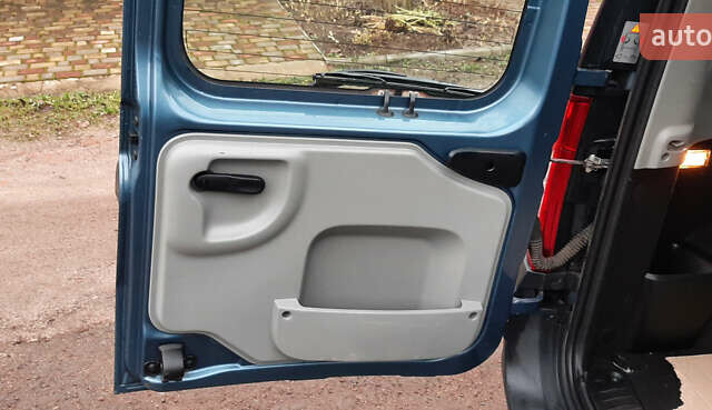 Синій Дачія Logan, об'ємом двигуна 1.6 л та пробігом 245 тис. км за 5650 $, фото 35 на Automoto.ua