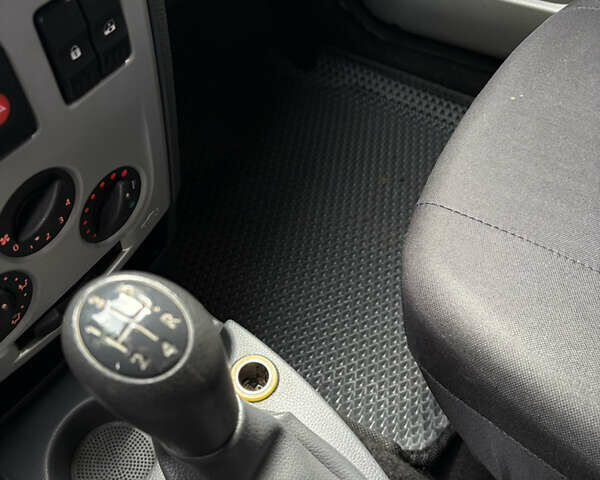 Синий Дачия Логан, объемом двигателя 1.6 л и пробегом 195 тыс. км за 5600 $, фото 25 на Automoto.ua