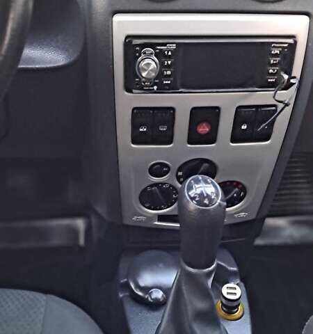 Синий Дачия Логан, объемом двигателя 1.6 л и пробегом 233 тыс. км за 4850 $, фото 45 на Automoto.ua