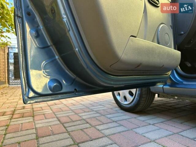 Синий Дачия Логан, объемом двигателя 1.6 л и пробегом 243 тыс. км за 4999 $, фото 23 на Automoto.ua