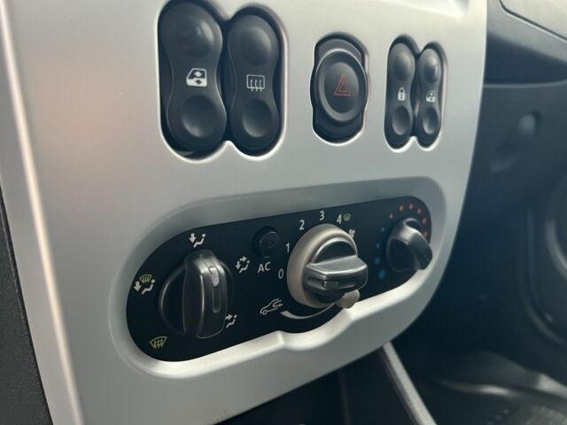 Синій Дачія Logan, об'ємом двигуна 1.6 л та пробігом 90 тис. км за 5950 $, фото 17 на Automoto.ua