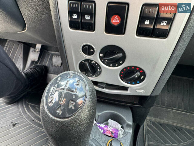 Синий Дачия Логан, объемом двигателя 1.6 л и пробегом 250 тыс. км за 3300 $, фото 27 на Automoto.ua