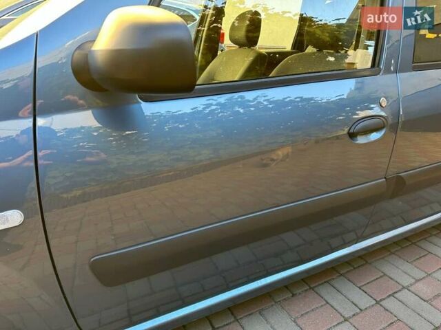 Синий Дачия Логан, объемом двигателя 1.6 л и пробегом 243 тыс. км за 4999 $, фото 21 на Automoto.ua