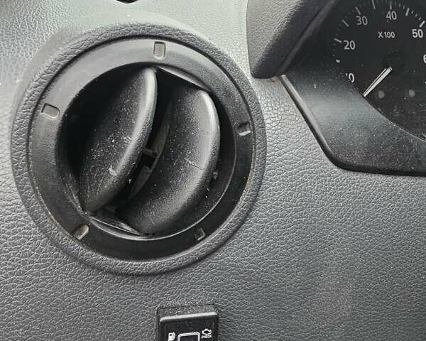 Дачия Логан 2008 в Киеве на Automoto.ua Синий Дачия Логан, объемом двигателя 1.6 л и пробегом 200 тыс. км за 1450 $, фото 13 на Automoto.ua