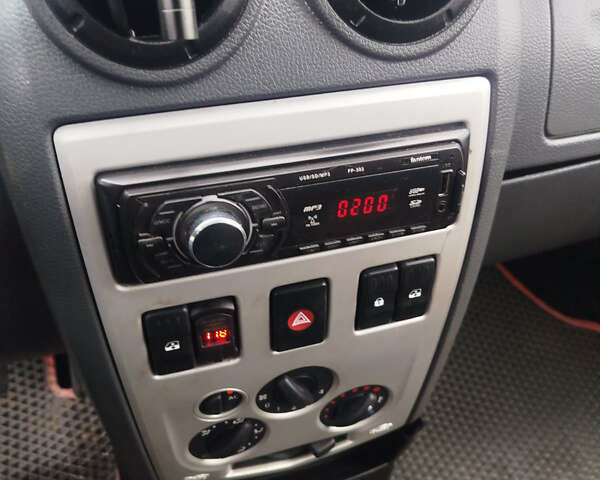 Синій Дачія Logan, об'ємом двигуна 1.6 л та пробігом 246 тис. км за 4300 $, фото 16 на Automoto.ua