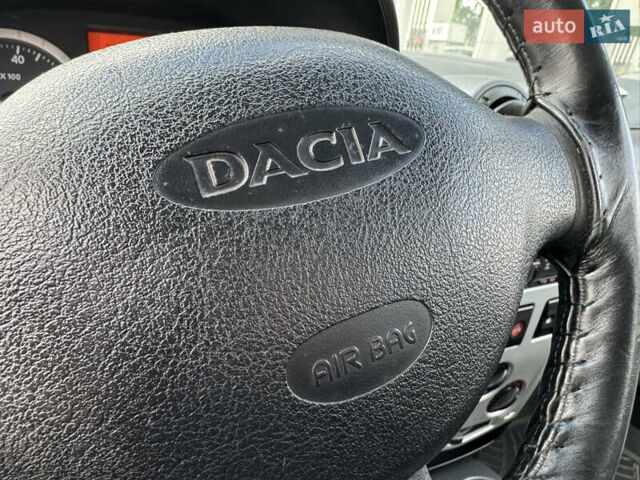 Синий Дачия Логан, объемом двигателя 1.6 л и пробегом 250 тыс. км за 3300 $, фото 23 на Automoto.ua