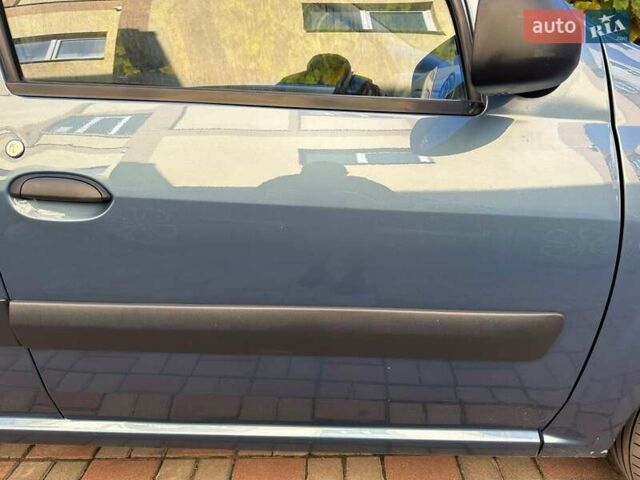 Синий Дачия Логан, объемом двигателя 1.6 л и пробегом 243 тыс. км за 4999 $, фото 20 на Automoto.ua