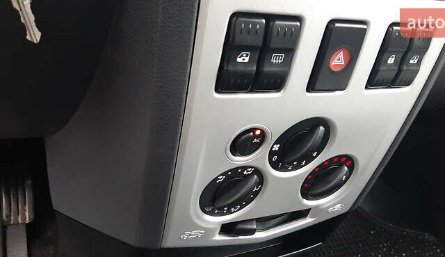 Синій Дачія Logan, об'ємом двигуна 1.6 л та пробігом 245 тис. км за 5650 $, фото 50 на Automoto.ua