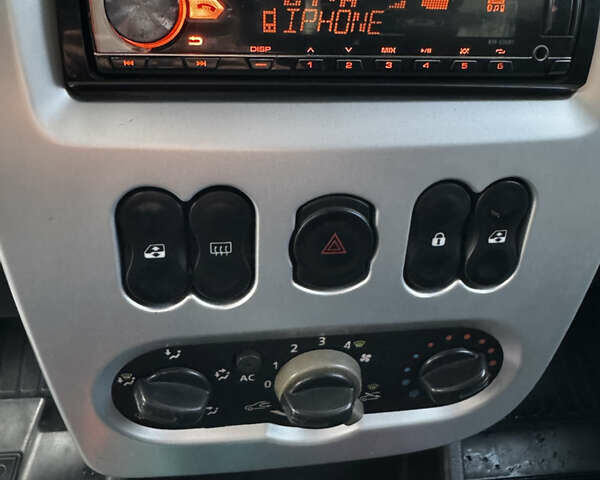 Синий Дачия Логан, объемом двигателя 1.6 л и пробегом 227 тыс. км за 4600 $, фото 8 на Automoto.ua