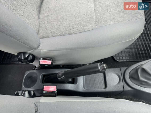 Дачія Logan 2009 у Рівному на Automoto.ua Синій Дачія Logan, об'ємом двигуна 0 л та пробігом 173 тис. км за 5490 $, фото 39 на Automoto.ua