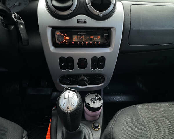 Синий Дачия Логан, объемом двигателя 1.6 л и пробегом 227 тыс. км за 4600 $, фото 15 на Automoto.ua