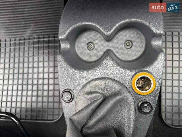 Дачія Logan 2009 у Рівному на Automoto.ua Синій Дачія Logan, об'ємом двигуна 0 л та пробігом 173 тис. км за 5490 $, фото 38 на Automoto.ua