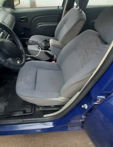 Синий Дачия Логан, объемом двигателя 1.39 л и пробегом 256 тыс. км за 3900 $, фото 4 на Automoto.ua