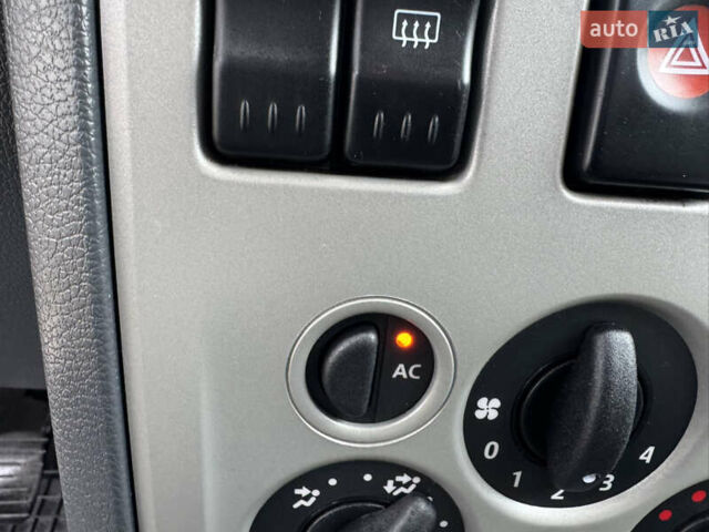 Дачія Logan 2009 у Рівному на Automoto.ua Синій Дачія Logan, об'ємом двигуна 0 л та пробігом 173 тис. км за 5490 $, фото 19 на Automoto.ua