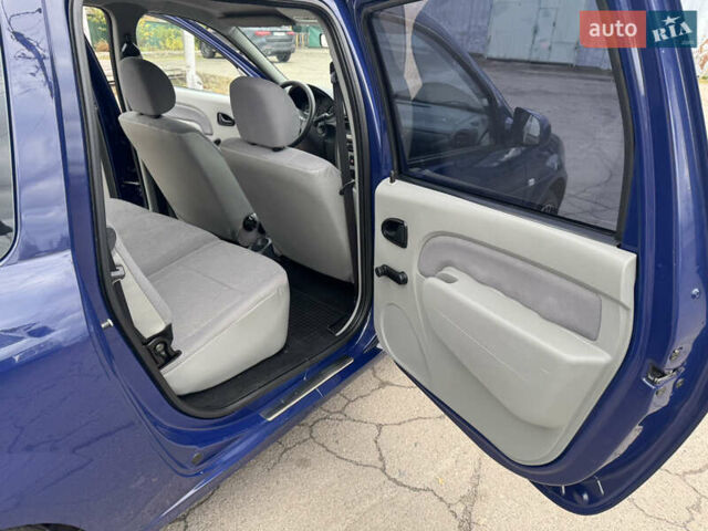 Дачія Logan 2009 у Рівному на Automoto.ua Синій Дачія Logan, об'ємом двигуна 0 л та пробігом 173 тис. км за 5490 $, фото 34 на Automoto.ua