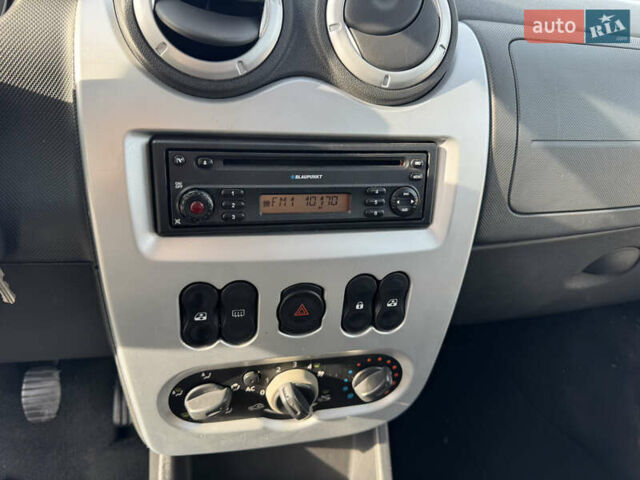 Синій Дачія Logan, об'ємом двигуна 1.6 л та пробігом 198 тис. км за 6550 $, фото 44 на Automoto.ua