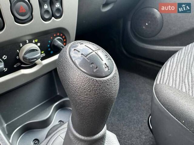 Синий Дачия Логан, объемом двигателя 1.39 л и пробегом 40 тыс. км за 5800 $, фото 32 на Automoto.ua