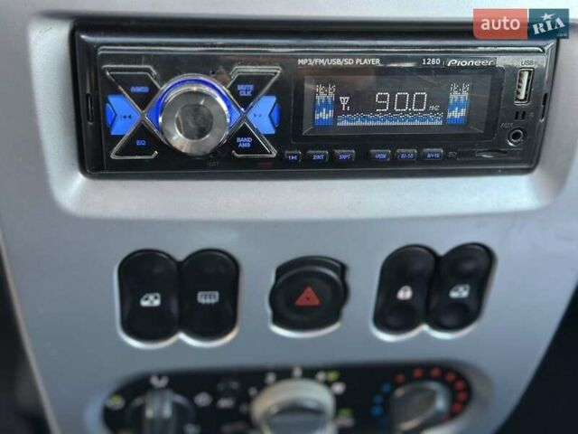 Синий Дачия Логан, объемом двигателя 1.6 л и пробегом 193 тыс. км за 4200 $, фото 14 на Automoto.ua