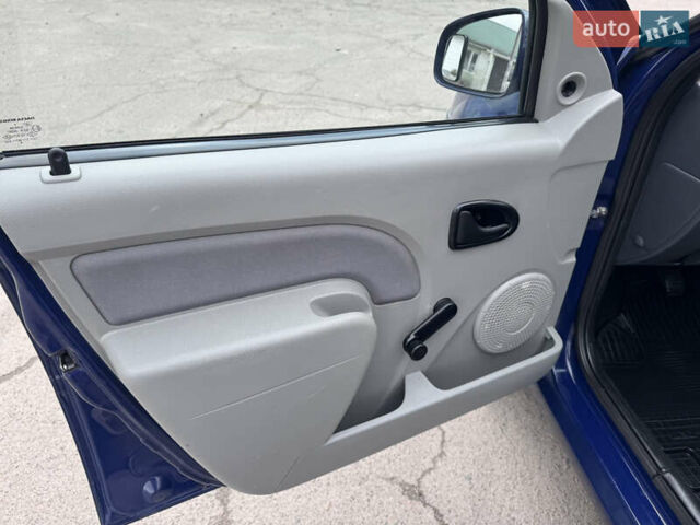 Дачія Logan 2009 у Рівному на Automoto.ua Синій Дачія Logan, об'ємом двигуна 0 л та пробігом 173 тис. км за 5490 $, фото 12 на Automoto.ua