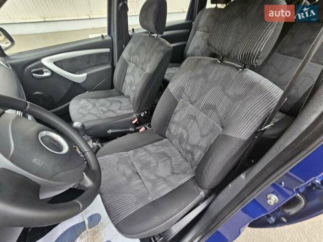 Синій Дачія Logan, об'ємом двигуна 1.6 л та пробігом 192 тис. км за 5750 $, фото 53 на Automoto.ua