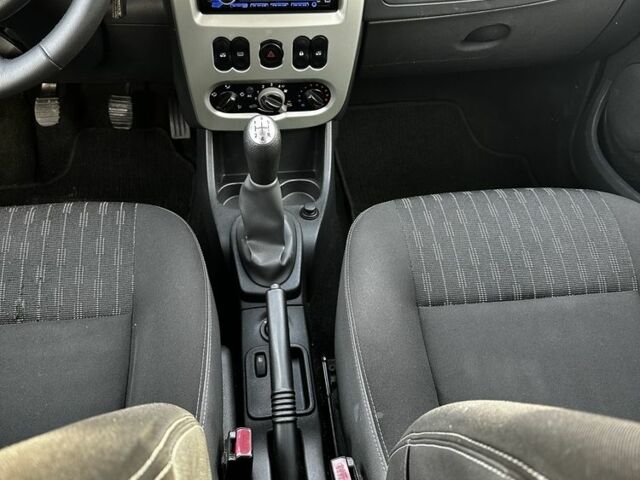 Синій Дачія Logan, об'ємом двигуна 1.5 л та пробігом 185 тис. км за 6800 $, фото 4 на Automoto.ua