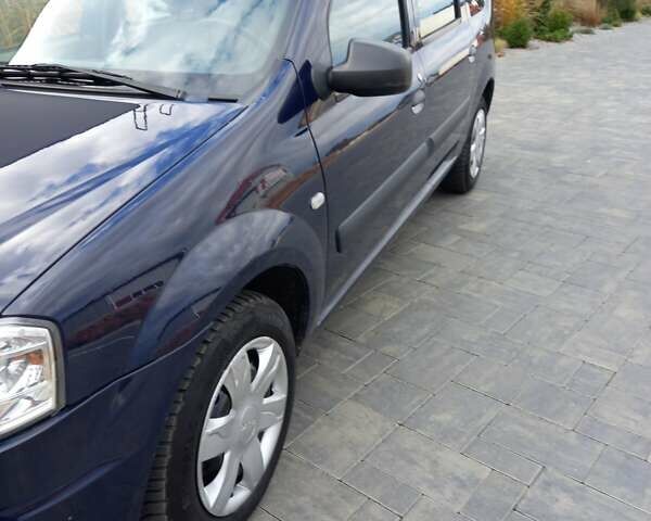 Дачия Логан 2011 в Луцке на Automoto.ua Синий Дачия Логан, объемом двигателя 1.6 л и пробегом 225 тыс. км за 5800 $, фото 1 на Automoto.ua