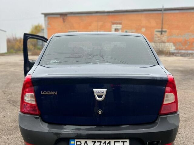 Синий Дачия Логан, объемом двигателя 1.1 л и пробегом 190 тыс. км за 4300 $, фото 4 на Automoto.ua