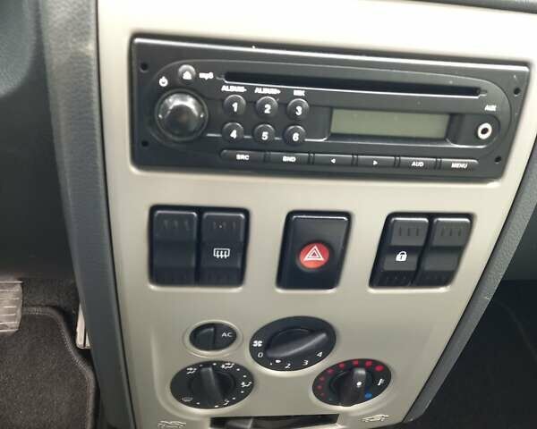 Дачия Логан 2011 в Луцке на Automoto.ua Синий Дачия Логан, объемом двигателя 1.6 л и пробегом 225 тыс. км за 5800 $, фото 13 на Automoto.ua