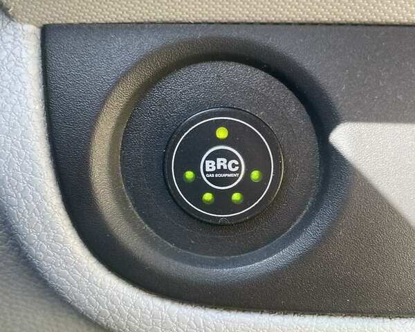 Синий Дачия Логан, объемом двигателя 1.1 л и пробегом 210 тыс. км за 4650 $, фото 6 на Automoto.ua