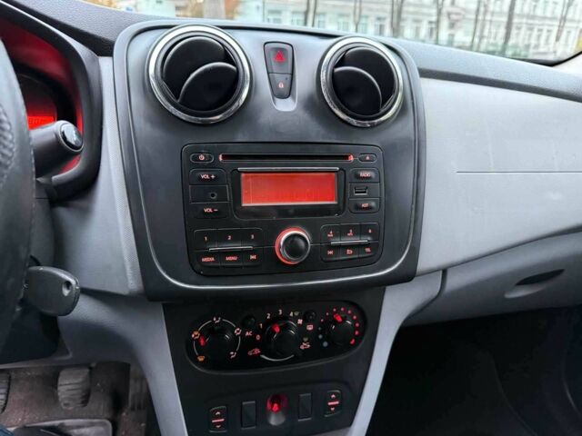 Синій Дачія Logan, об'ємом двигуна 1.2 л та пробігом 210 тис. км за 4990 $, фото 13 на Automoto.ua