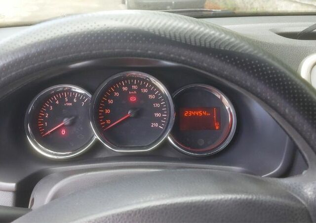 Дачія Logan 2014 у Умани на Automoto.ua Синій Дачія Logan, об'ємом двигуна 0.9 л та пробігом 235 тис. км за 5600 $, фото 5 на Automoto.ua