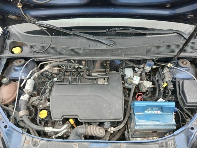 Синий Дачия Логан, объемом двигателя 1.1 л и пробегом 252 тыс. км за 4700 $, фото 5 на Automoto.ua